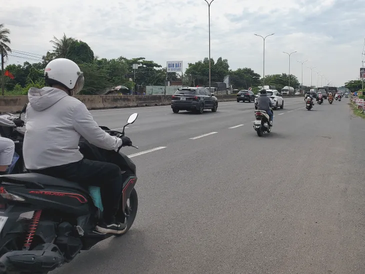 Đồng Nai: Quốc lộ 51 thông thoáng sáng ngày đầu dịp nghỉ lễ Quốc khánh - Ảnh 7. Đồng Nai: Quốc lộ 51 thông thoáng sáng ngày đầu dịp nghỉ lễ Quốc khánh - Ảnh 7.