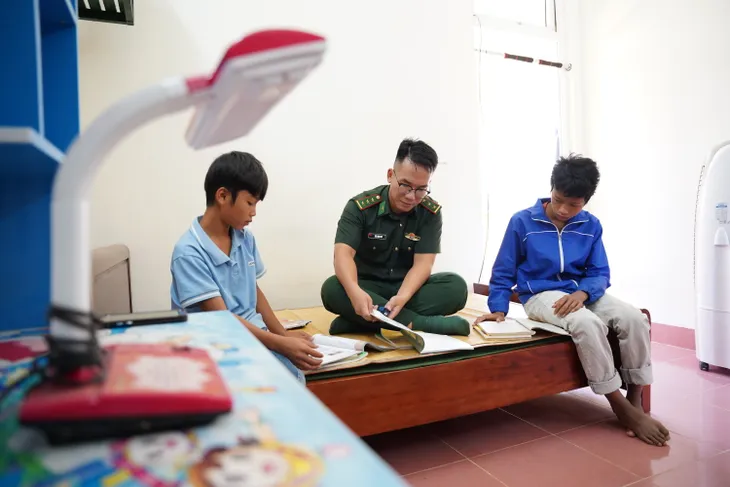 Thầy và trò biên giới Quảng Bình sẵn sàng cho năm học mới - Ảnh 3.