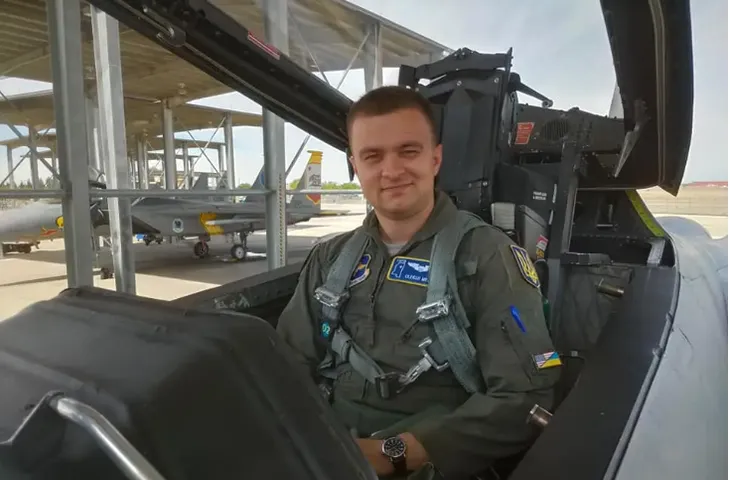 Chỉ huy không quân Ukraine bị sa thải sau vụ tai nạn máy bay F-16 - Ảnh 1. Chỉ huy không quân Ukraine bị sa thải sau vụ tai nạn máy bay F-16 - Ảnh 1.