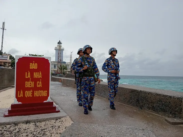Những người lính Hải quân chắc tay súng gác biển trời Trường Sa - Ảnh 8. Những người lính Hải quân chắc tay súng gác biển trời Trường Sa - Ảnh 8.
