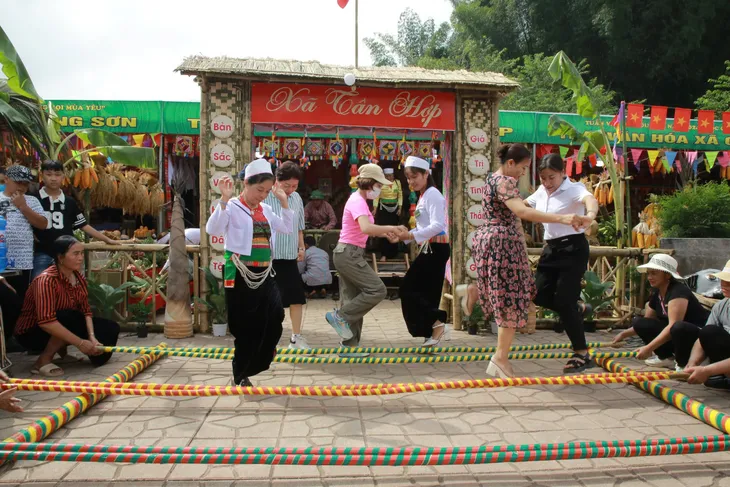 Rộn ràng Tuần Văn hóa - Du lịch huyện Mộc Châu 2024 - Ảnh 4. Rộn ràng Tuần Văn hóa - Du lịch huyện Mộc Châu 2024 - Ảnh 4.