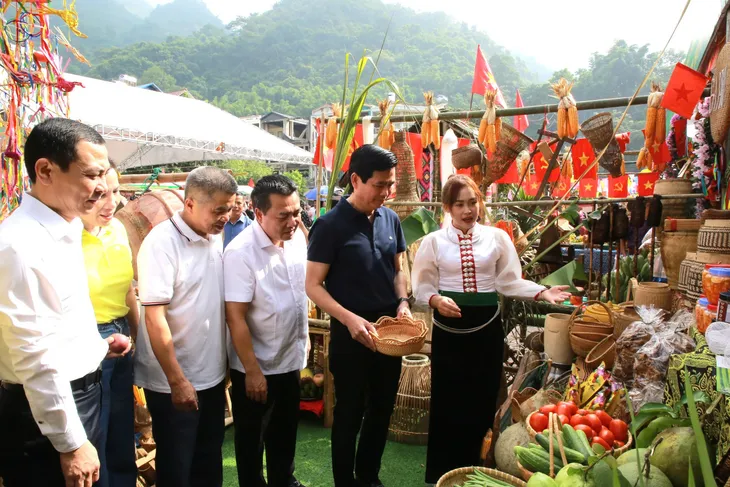 Rộn ràng Tuần Văn hóa - Du lịch huyện Mộc Châu 2024 - Ảnh 7. Rộn ràng Tuần Văn hóa - Du lịch huyện Mộc Châu 2024 - Ảnh 7.