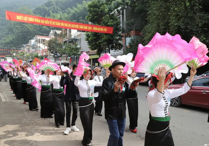 Rộn ràng Tuần Văn hóa - Du lịch huyện Mộc Châu 2024 - Ảnh 2. Rộn ràng Tuần Văn hóa - Du lịch huyện Mộc Châu 2024 - Ảnh 2.