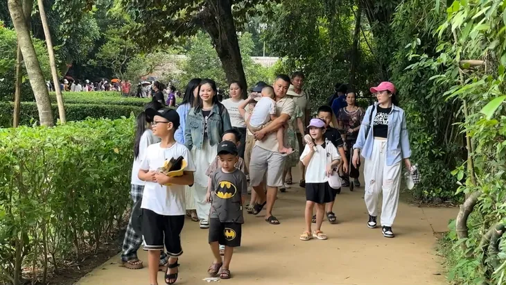 Nghệ An đón hàng vạn du khách về thăm quê Bác Hồ dịp lễ Quốc khánh - Ảnh 1. Nghệ An đón hàng vạn du khách về thăm quê Bác Hồ dịp lễ Quốc khánh - Ảnh 1.