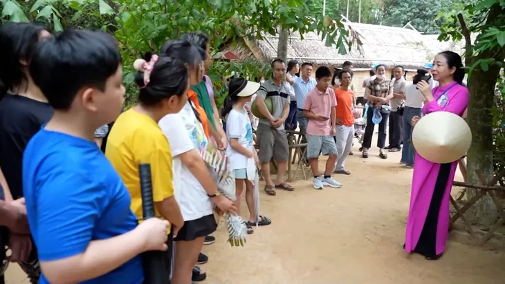 Nghệ An đón hàng vạn du khách về thăm quê Bác Hồ dịp lễ Quốc khánh - Ảnh 3. Nghệ An đón hàng vạn du khách về thăm quê Bác Hồ dịp lễ Quốc khánh - Ảnh 3.