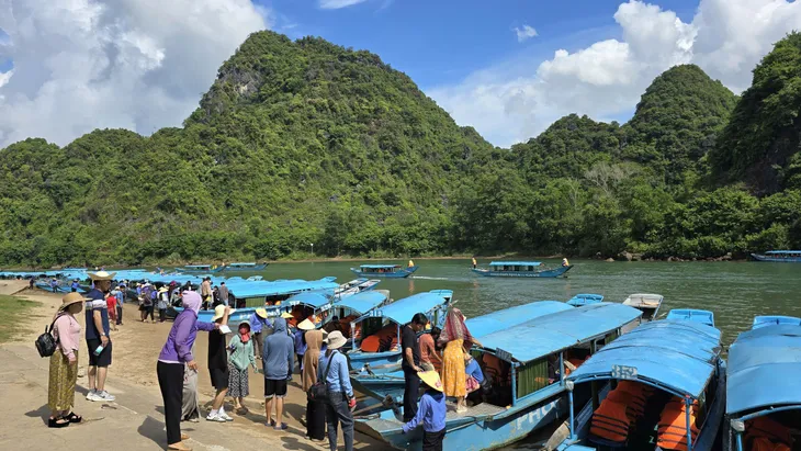 Quảng Bình: Tổng thu từ khách du lịch ước đạt hơn 200 tỷ đồng dịp nghỉ lễ Quốc khánh - Ảnh 1. Quảng Bình: Tổng thu từ khách du lịch ước đạt hơn 200 tỷ đồng dịp nghỉ lễ Quốc khánh - Ảnh 1.