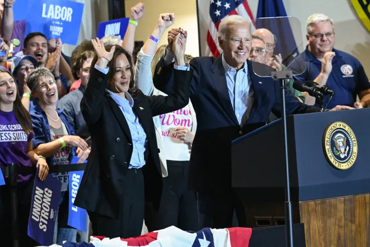 Ông Biden, bà Harris vận động tranh cử ở bang Pennsylvania khi cuộc khủng hoảng Israel leo thang - Ảnh 1. Ông Biden, bà Harris vận động tranh cử ở bang Pennsylvania khi cuộc khủng hoảng Israel leo thang - Ảnh 1.
