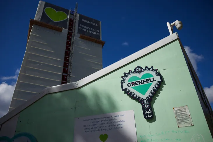 Công bố báo cáo chi tiết nguyên nhân vụ cháy chung cư Grenfell Tower ở London năm 2017 - Ảnh 1. Công bố báo cáo chi tiết nguyên nhân vụ cháy chung cư Grenfell Tower ở London năm 2017 - Ảnh 1.