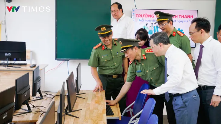 Bộ trưởng Bộ Công an dự Lễ khai giảng năm học mới tại Tuyên Quang - Ảnh 8. Bộ trưởng Bộ Công an dự Lễ khai giảng năm học mới tại Tuyên Quang - Ảnh 8.