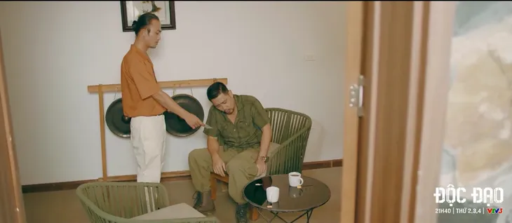 Độc đạo - Tập 3: Dương tiếp cận Hồng ép vận chuyển “quà quê” - Ảnh 1. Độc đạo - Tập 3: Dương tiếp cận Hồng ép vận chuyển “quà quê” - Ảnh 1.