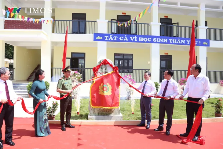 Bộ trưởng Bộ Công an dự Lễ khai giảng năm học mới tại Tuyên Quang - Ảnh 5. Bộ trưởng Bộ Công an dự Lễ khai giảng năm học mới tại Tuyên Quang - Ảnh 5.