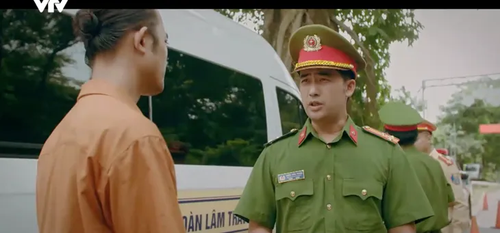 Độc đạo - Tập 3: Lê Toàn sử dụng Hồng để giải quyết ân oán với Dương cơ bắp - Ảnh 8. Độc đạo - Tập 3: Lê Toàn sử dụng Hồng để giải quyết ân oán với Dương cơ bắp - Ảnh 8.