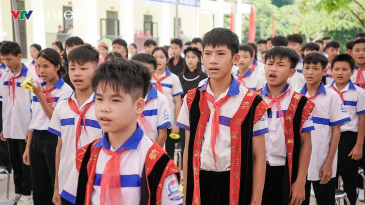 Bộ trưởng Bộ Công an dự Lễ khai giảng năm học mới tại Tuyên Quang - Ảnh 10. Bộ trưởng Bộ Công an dự Lễ khai giảng năm học mới tại Tuyên Quang - Ảnh 10.