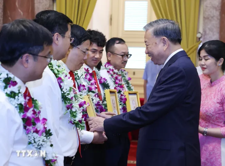 2 đại biểu Đài THVN được tôn vinh trong phong trào thi đua tham mưu giỏi, phục vụ tốt - Ảnh 3. 2 đại biểu Đài THVN được tôn vinh trong phong trào thi đua tham mưu giỏi, phục vụ tốt - Ảnh 3.