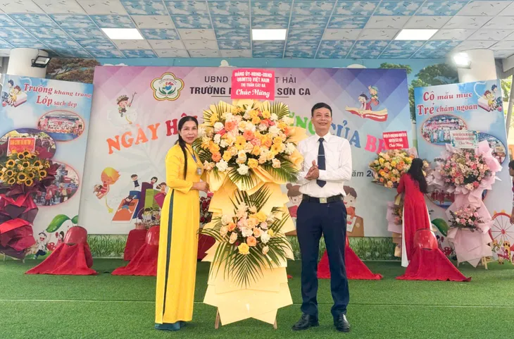 Học sinh trên đảo Cát Bà háo hức khai giảng năm học mới - Ảnh 4. Học sinh trên đảo Cát Bà háo hức khai giảng năm học mới - Ảnh 4.