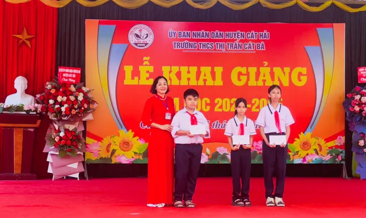 Học sinh trên đảo Cát Bà háo hức khai giảng năm học mới - Ảnh 9. Học sinh trên đảo Cát Bà háo hức khai giảng năm học mới - Ảnh 9.