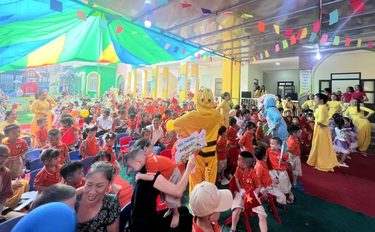 Học sinh trên đảo Cát Bà háo hức khai giảng năm học mới - Ảnh 7. Học sinh trên đảo Cát Bà háo hức khai giảng năm học mới - Ảnh 7.