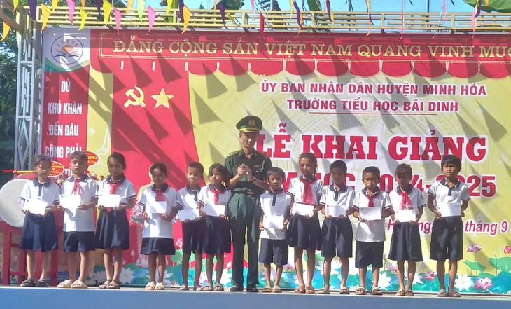 Ước mơ thành sự thật của con nuôi đồn biên phòng Quảng Bình - Ảnh 12. Ước mơ thành sự thật của con nuôi đồn biên phòng Quảng Bình - Ảnh 12.