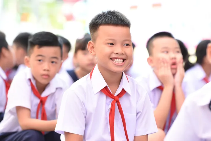 Niềm vui tựu trường trẻ em đồng bào Cơ Tu - Ảnh 8. Niềm vui tựu trường trẻ em đồng bào Cơ Tu - Ảnh 8.