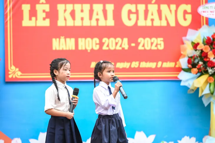 Niềm vui tựu trường trẻ em đồng bào Cơ Tu - Ảnh 13. Niềm vui tựu trường trẻ em đồng bào Cơ Tu - Ảnh 13.