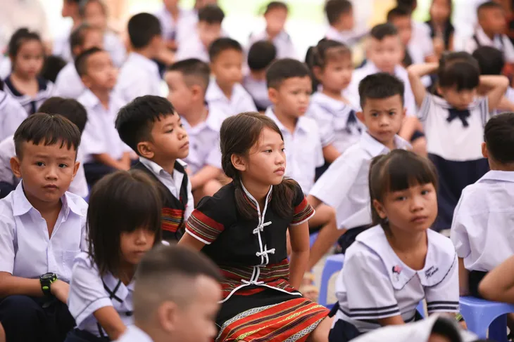 Niềm vui tựu trường trẻ em đồng bào Cơ Tu - Ảnh 15. Niềm vui tựu trường trẻ em đồng bào Cơ Tu - Ảnh 15.