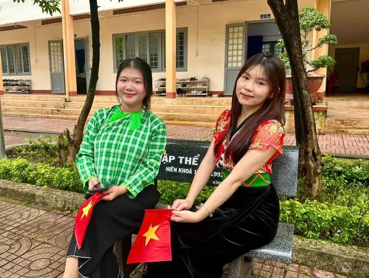 Học sinh Tây Nguyên đón năm học mới xảy ra động đất lớn - Ảnh 5. Học sinh Tây Nguyên đón năm học mới xảy ra động đất lớn - Ảnh 5.