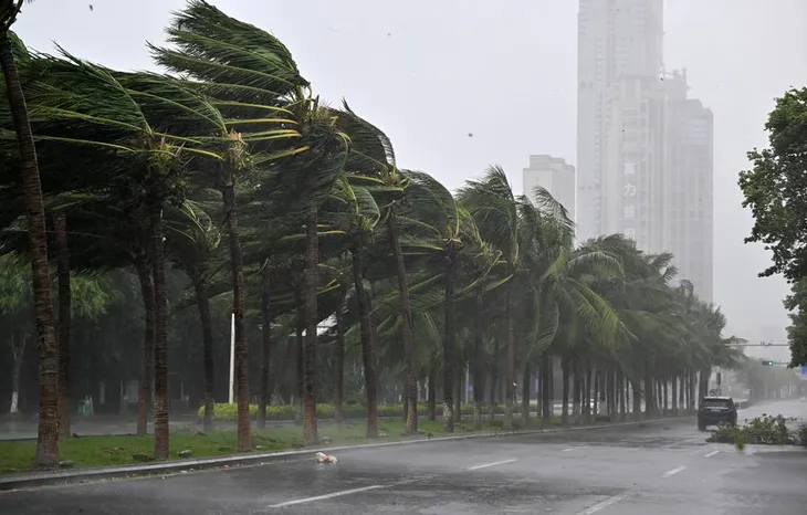 Miền Nam Trung Quốc đóng cửa trường học, hủy chuyến bay do siêu bão Yagi - Ảnh 5. Miền Nam Trung Quốc đóng cửa trường học, hủy chuyến bay do siêu bão Yagi - Ảnh 5.