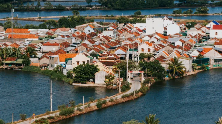 Hà Liên - Ngôi làng 370 năm tuổi giữa lòng đầm Nha Phu - Ảnh 1. Hà Liên - Ngôi làng 370 năm tuổi giữa lòng đầm Nha Phu - Ảnh 1.