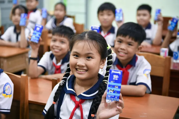 Vinamilk trao tặng gần 200.000 hộp sữa cho trẻ em nhân ngày hội tựu trường - Ảnh 9. Vinamilk trao tặng gần 200.000 hộp sữa cho trẻ em nhân ngày hội tựu trường - Ảnh 9.
