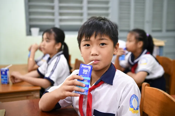 Vinamilk trao tặng gần 200.000 hộp sữa cho trẻ em nhân ngày hội tựu trường - Ảnh 11. Vinamilk trao tặng gần 200.000 hộp sữa cho trẻ em nhân ngày hội tựu trường - Ảnh 11.