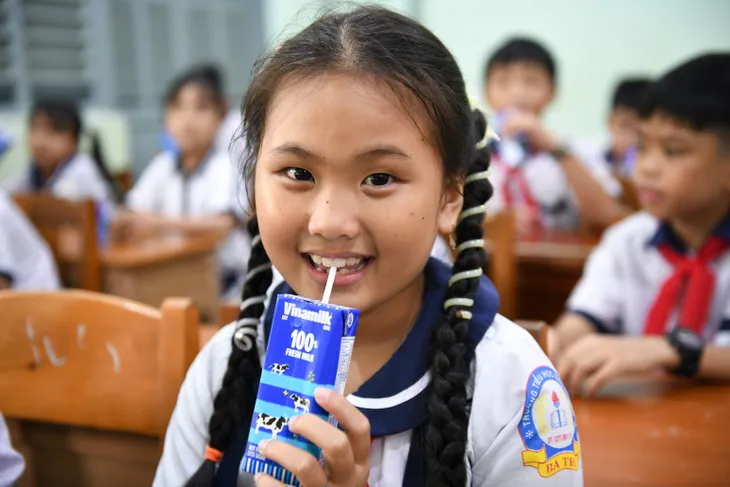 Vinamilk trao tặng gần 200.000 hộp sữa cho trẻ em nhân ngày hội tựu trường - Ảnh 10. Vinamilk trao tặng gần 200.000 hộp sữa cho trẻ em nhân ngày hội tựu trường - Ảnh 10.