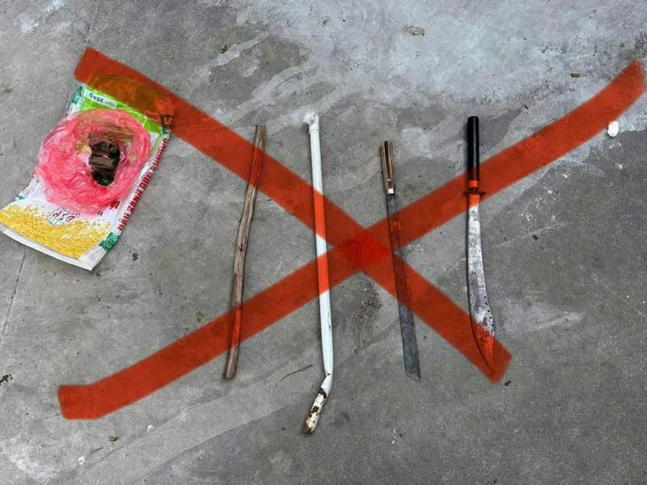 Phú Thọ: Ngăn chặn 16 thanh niên cầm theo hung khí tham gia giao thông - Ảnh 2. Phú Thọ: Ngăn chặn 16 thanh niên cầm theo hung khí tham gia giao thông - Ảnh 2.
