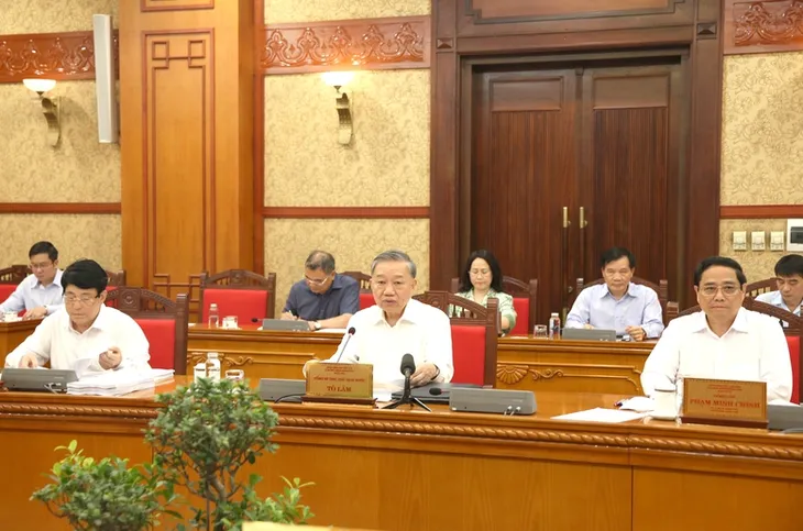 Bộ Chính trị cho ý kiến về dự thảo Báo cáo đánh giá 5 năm thực hiện Chiến lược phát triển KT-XH - Ảnh 2. Bộ Chính trị cho ý kiến về dự thảo Báo cáo đánh giá 5 năm thực hiện Chiến lược phát triển KT-XH - Ảnh 2.