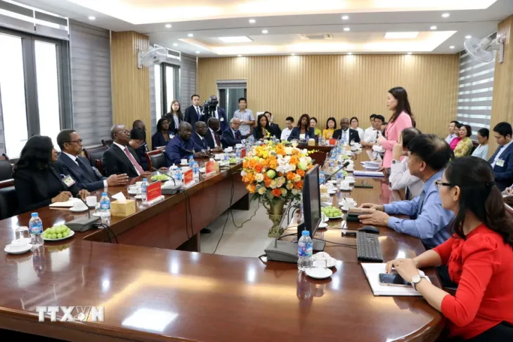 Tổng thống Guinea-Bissau thăm Viện Cây lương thực và Cây thực phẩm tại Hải Dương - Ảnh 1. Tổng thống Guinea-Bissau thăm Viện Cây lương thực và Cây thực phẩm tại Hải Dương - Ảnh 1.