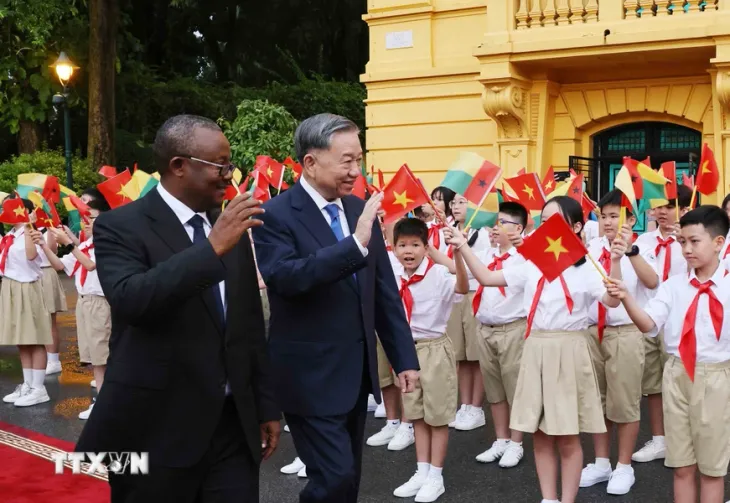 Tổng Bí thư, Chủ tịch nước Tô Lâm chủ trì lễ đón chính thức Tổng thống Guinea-Bissau - Ảnh 2. Tổng Bí thư, Chủ tịch nước Tô Lâm chủ trì lễ đón chính thức Tổng thống Guinea-Bissau - Ảnh 2.