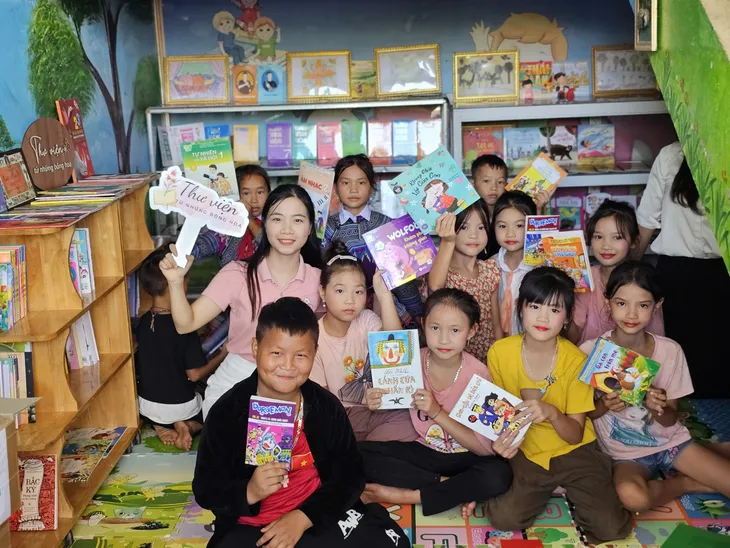 Chắp cánh ước mơ cho học trò vùng cao với 3 thư viện mới nhân dịp khai giảng - Ảnh 8. Chắp cánh ước mơ cho học trò vùng cao với 3 thư viện mới nhân dịp khai giảng - Ảnh 8.