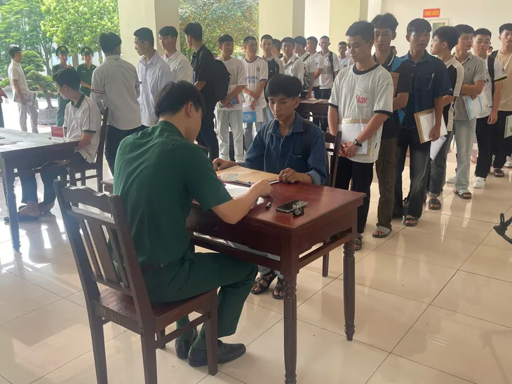 Ước mơ thành sự thật của con nuôi đồn biên phòng Quảng Bình - Ảnh 8. Ước mơ thành sự thật của con nuôi đồn biên phòng Quảng Bình - Ảnh 8.