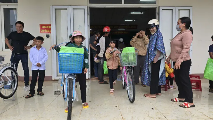 Phụ nữ Công an tỉnh Đắk Lắk: Vòng tay yêu thương của những đứa trẻ - Ảnh 2. Phụ nữ Công an tỉnh Đắk Lắk: Vòng tay yêu thương của những đứa trẻ - Ảnh 2.
