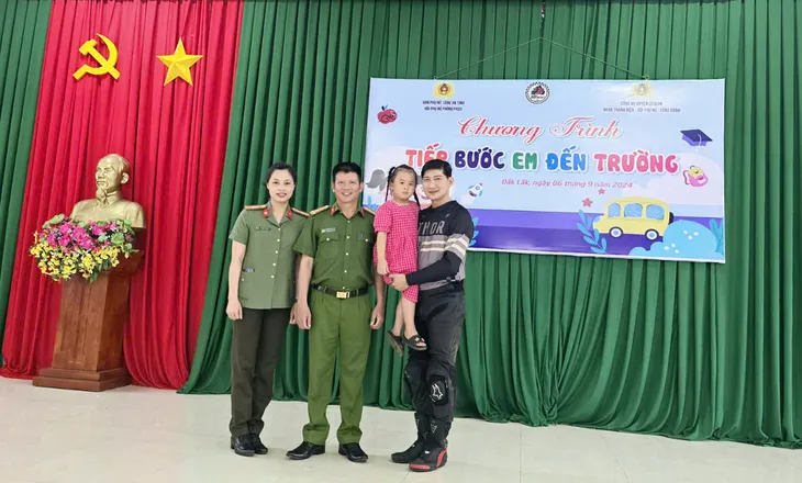 Phụ nữ Công an tỉnh Đắk Lắk: Vòng tay yêu thương của những đứa trẻ - Ảnh 4. Phụ nữ Công an tỉnh Đắk Lắk: Vòng tay yêu thương của những đứa trẻ - Ảnh 4.