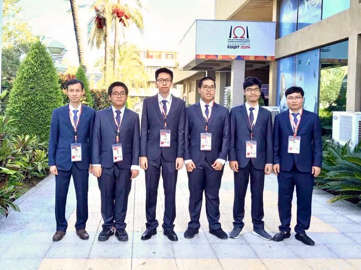 Việt Nam lọt top 4 tại kỳ thi Olympic Tin học quốc tế 2024 - Ảnh 2. Việt Nam lọt top 4 tại kỳ thi Olympic Tin học quốc tế 2024 - Ảnh 2.