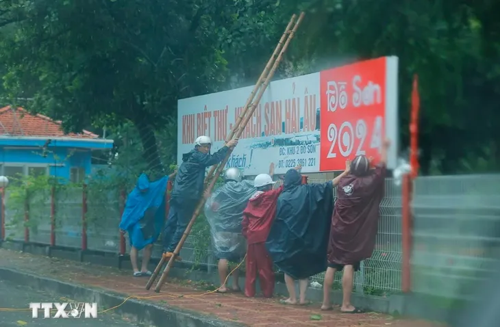 Ảnh hưởng bão số 3, Hải Phòng mưa, gió diện rộng - Ảnh 2. Ảnh hưởng bão số 3, Hải Phòng mưa, gió diện rộng - Ảnh 2.
