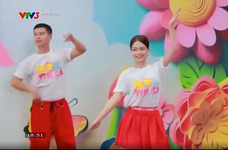 Hoa vui ca: Màn múa hát tưng bừng tại trường học - Ảnh 1. Hoa vui ca: Màn múa hát tưng bừng tại trường học - Ảnh 1.