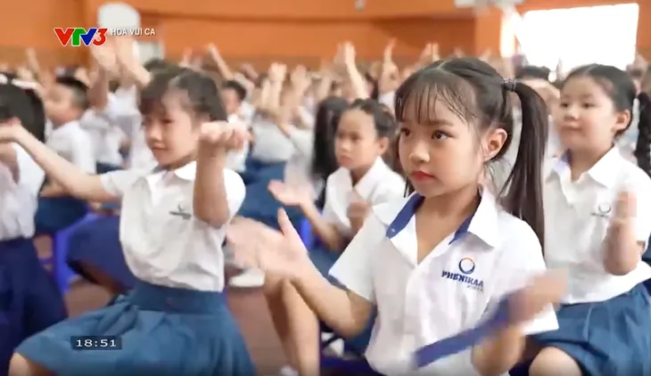 Hoa vui ca: Màn múa hát tưng bừng tại trường học - Ảnh 2. Hoa vui ca: Màn múa hát tưng bừng tại trường học - Ảnh 2.