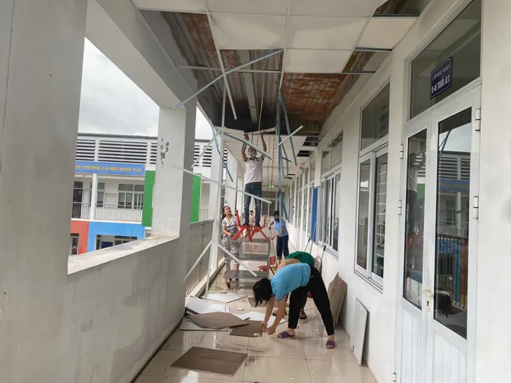 Đón học sinh trở lại sau bão Yagi, các trường học khẩn trương dọn dẹp - Ảnh 5. Đón học sinh trở lại sau bão Yagi, các trường học khẩn trương dọn dẹp - Ảnh 5.