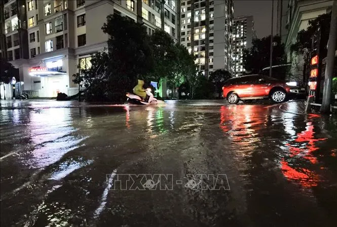 Bão số 3: Mưa lớn gây ngập úng trên các tuyến phố, khu đô thị tại Hà Nội - Ảnh 1. Bão số 3: Mưa lớn gây ngập úng trên các tuyến phố, khu đô thị tại Hà Nội - Ảnh 1.