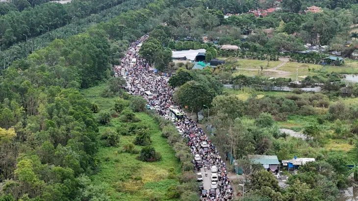 Đại lộ Thăng Long ùn tắc nghiêm trọng kéo dài hàng chục cây số sáng đầu tuần - Ảnh 7.