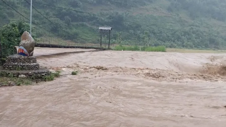 Mưa lũ tại Sơn La làm 1 người tử vong, hàng trăm ngôi nhà bị ngập, tốc mái - Ảnh 1. Mưa lũ tại Sơn La làm 1 người tử vong, hàng trăm ngôi nhà bị ngập, tốc mái - Ảnh 1.