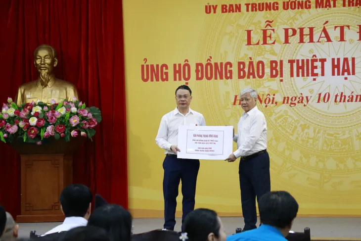 Tiếp nhận 407 tỉ đồng tại Lễ phát động ủng hộ đồng bào bị thiệt hại do bão số 3 gây ra - Ảnh 4.