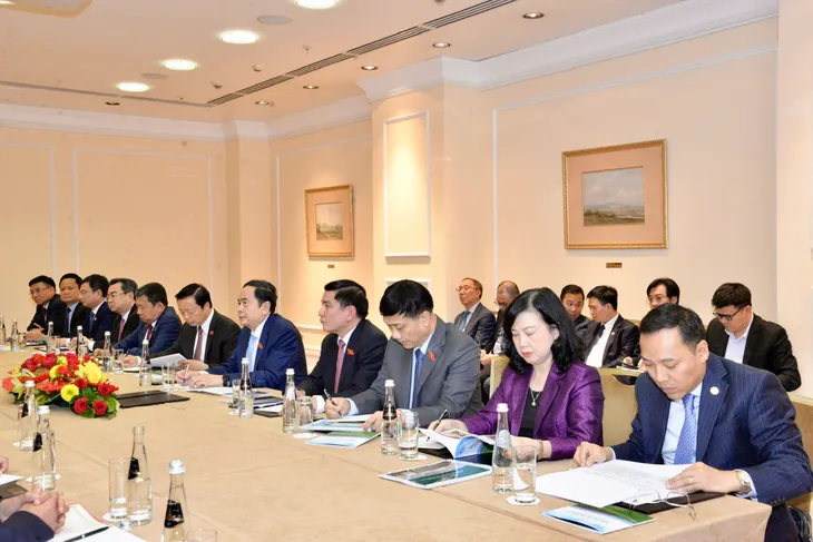 Chủ tịch Quốc hội Trần Thanh Mẫn tiếp các doanh nghiệp Việt Nam tại Liên bang Nga - Ảnh 2.
