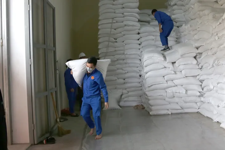 Xuất 200 tấn gạo hỗ trợ các địa phương bị ảnh hưởng của bão số 3 - Ảnh 1. Xuất 200 tấn gạo hỗ trợ các địa phương bị ảnh hưởng của bão số 3 - Ảnh 1.